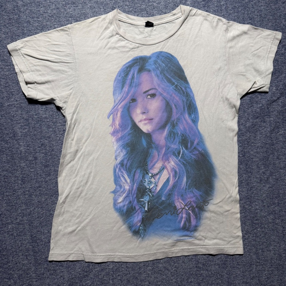 Demi Lovato Graphic T-Shirt Gray Short Sleeve Portrait Fan Merch S Distressed